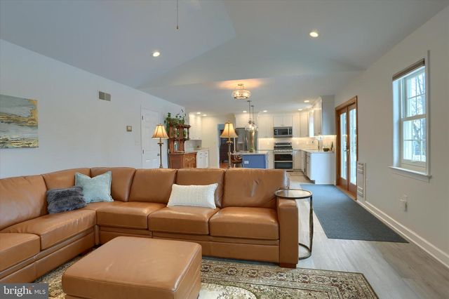 1147 CASPIAN DR, York, PA 17404