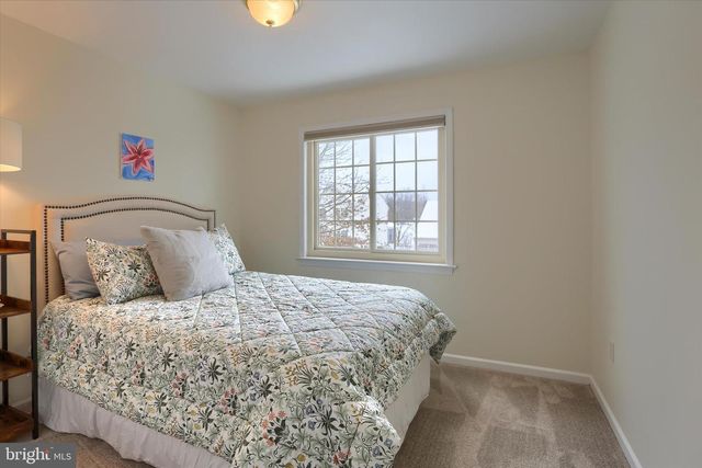 1147 CASPIAN DR, York, PA 17404