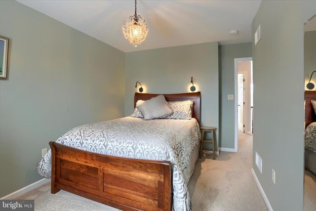 1147 CASPIAN DR, York, PA 17404