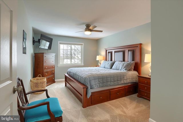 1147 CASPIAN DR, York, PA 17404