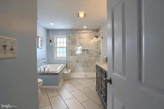 1147 CASPIAN DR, York, PA 17404