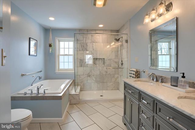 1147 CASPIAN DR, York, PA 17404