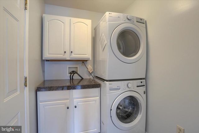 1147 CASPIAN DR, York, PA 17404