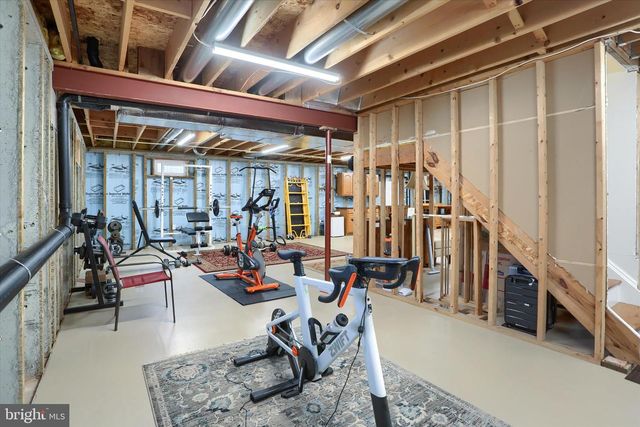 1147 CASPIAN DR, York, PA 17404