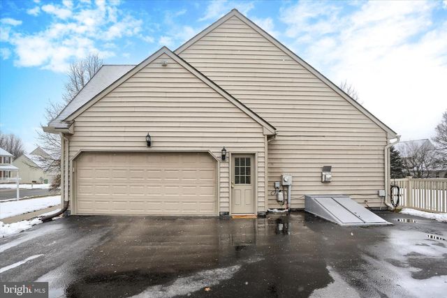 1147 CASPIAN DR, York, PA 17404