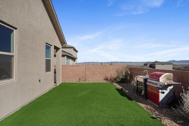 10708 Sabino Loop SW, Albuquerque, NM 87121