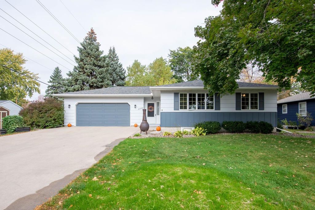 2208 Marwood Drive, Mankato, MN 56001 — exterior
