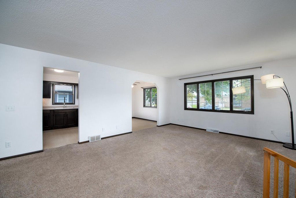 2208 Marwood Drive, Mankato, MN 56001 — photo 2