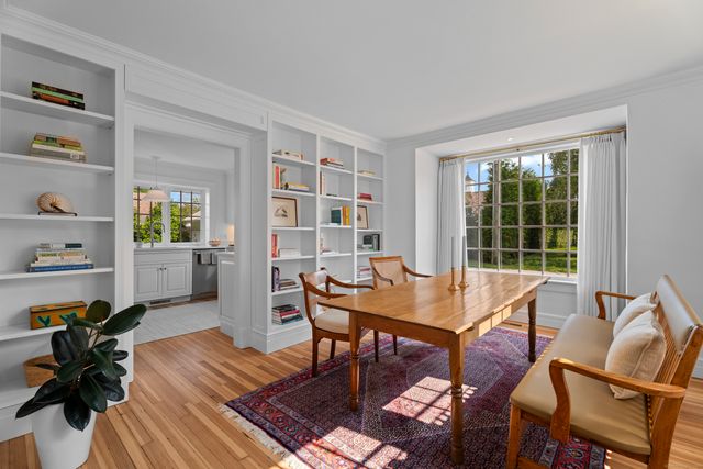 8 Lieutenant River Lane, Old Lyme, CT 06371