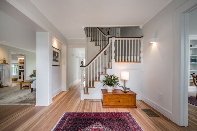 8 Lieutenant River Lane, Old Lyme, CT 06371