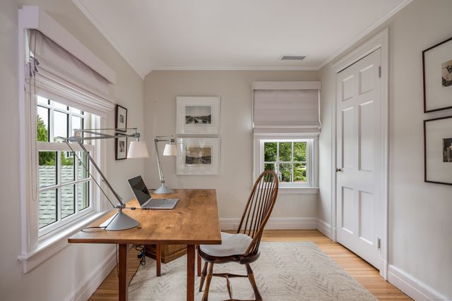 8 Lieutenant River Lane, Old Lyme, CT 06371