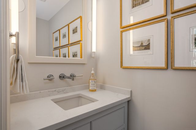 8 Lieutenant River Lane, Old Lyme, CT 06371