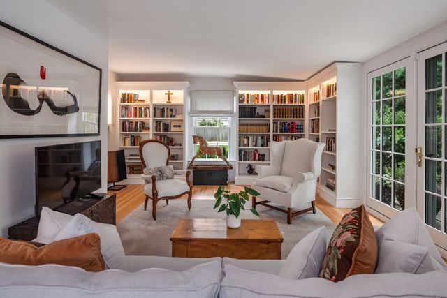 8 Lieutenant River Lane, Old Lyme, CT 06371