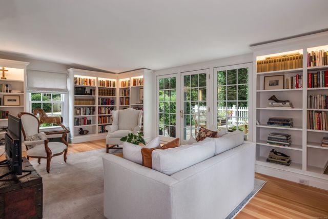 8 Lieutenant River Lane, Old Lyme, CT 06371