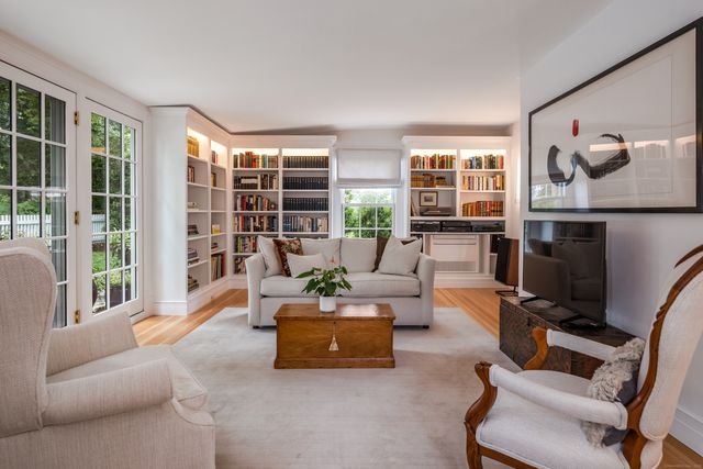 8 Lieutenant River Lane, Old Lyme, CT 06371