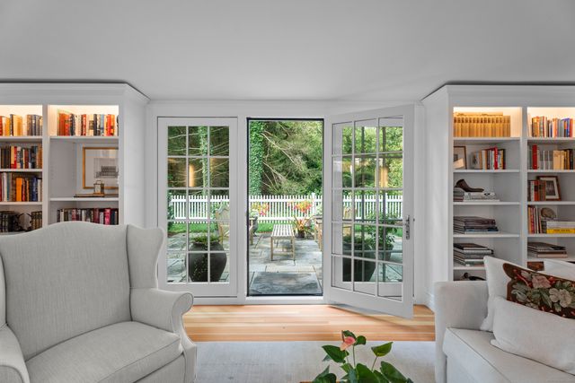 8 Lieutenant River Lane, Old Lyme, CT 06371