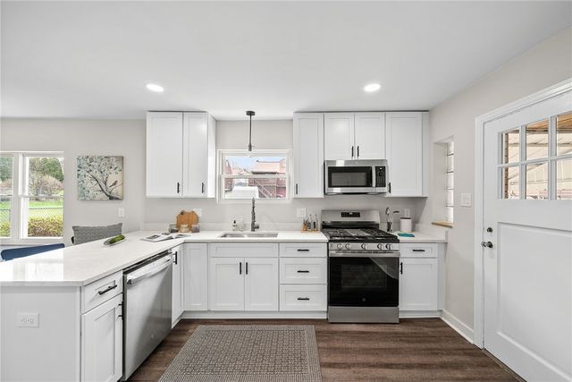 419 Macarthur St, Stowe Twp, PA 15136