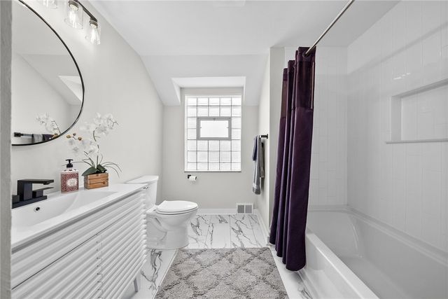 419 Macarthur St, Stowe Twp, PA 15136