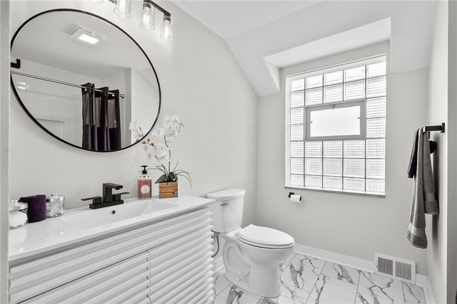 419 Macarthur St, Stowe Twp, PA 15136