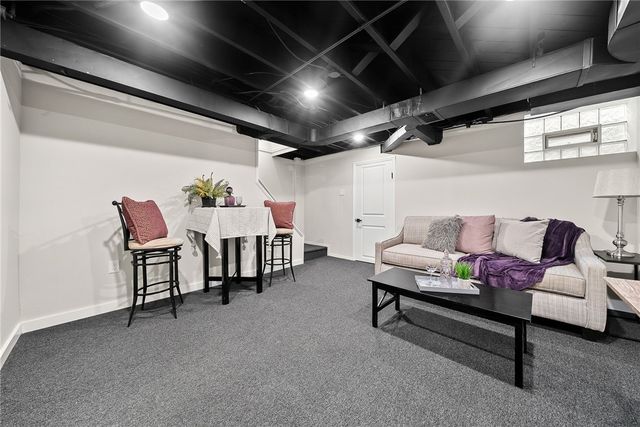 419 Macarthur St, Stowe Twp, PA 15136