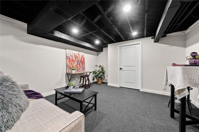 419 Macarthur St, Stowe Twp, PA 15136