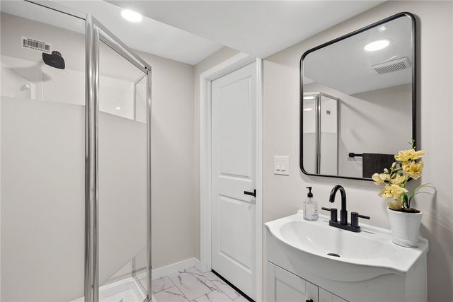 419 Macarthur St, Stowe Twp, PA 15136