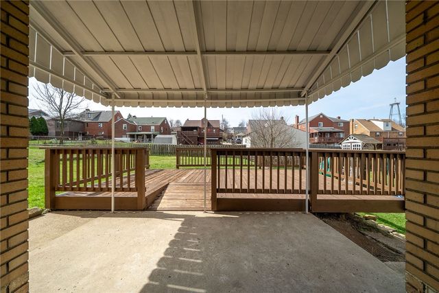 419 Macarthur St, Stowe Twp, PA 15136