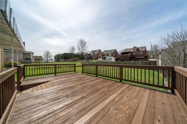 419 Macarthur St, Stowe Twp, PA 15136