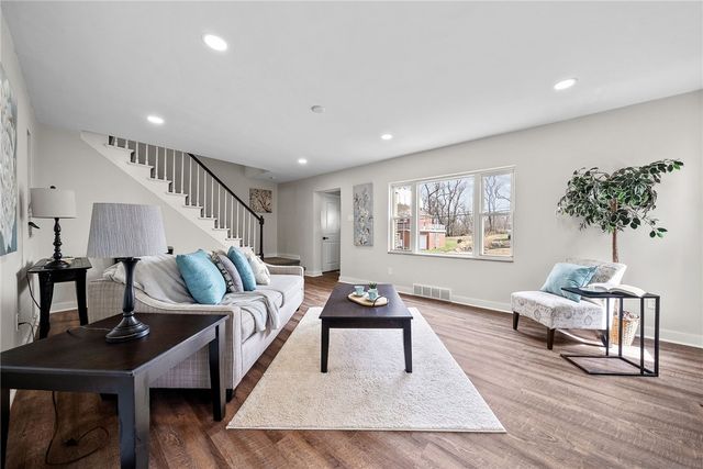 419 Macarthur St, Stowe Twp, PA 15136