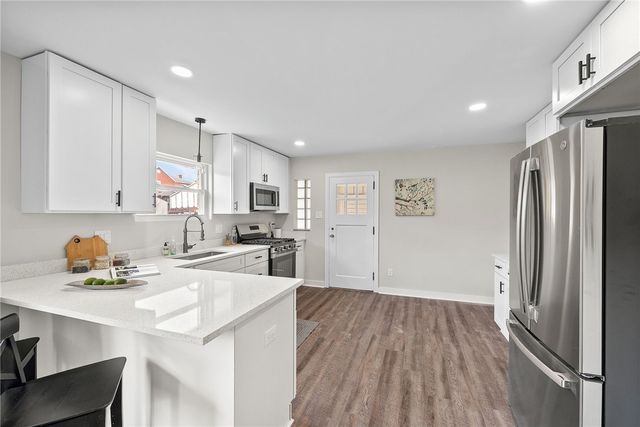 419 Macarthur St, Stowe Twp, PA 15136