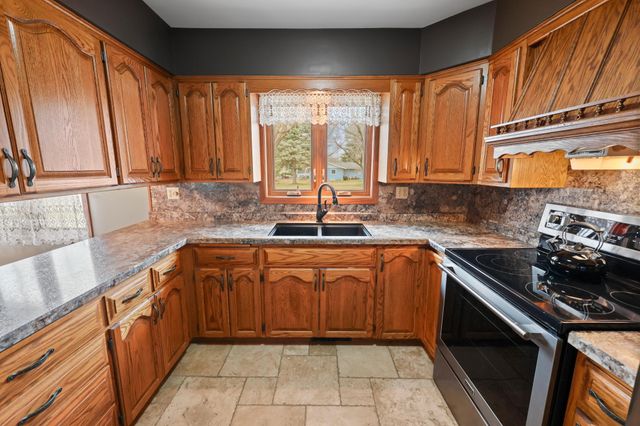 635 Edgemont Drive NE, Saint Cloud, MN 56304