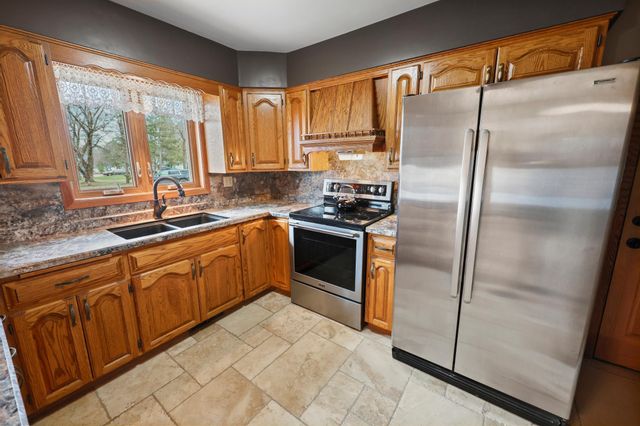 635 Edgemont Drive NE, Saint Cloud, MN 56304
