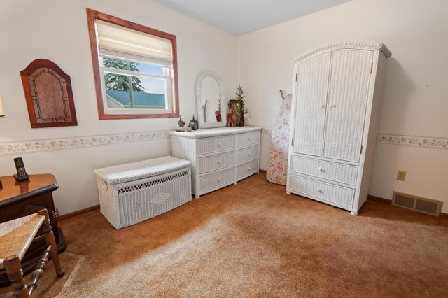 635 Edgemont Drive NE, Saint Cloud, MN 56304