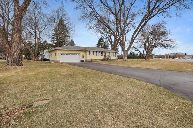 635 Edgemont Drive NE, Saint Cloud, MN 56304