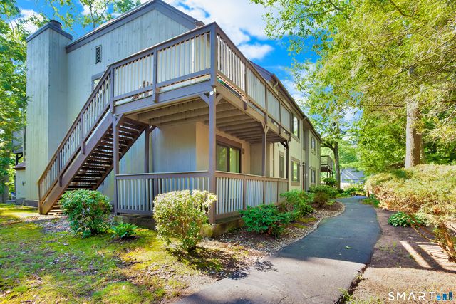 31 Harbour Village C, Branford, CT 06405