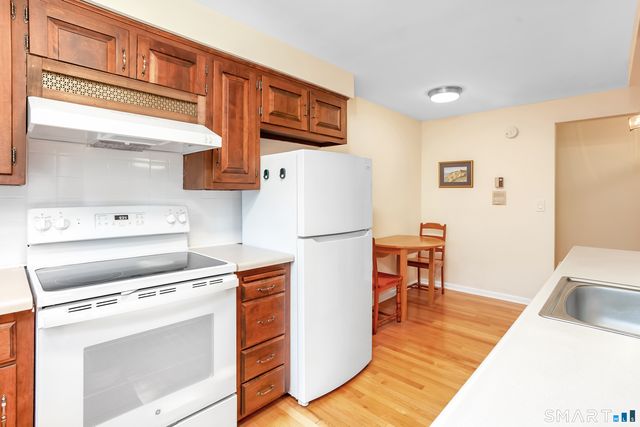 31 Harbour Village C, Branford, CT 06405