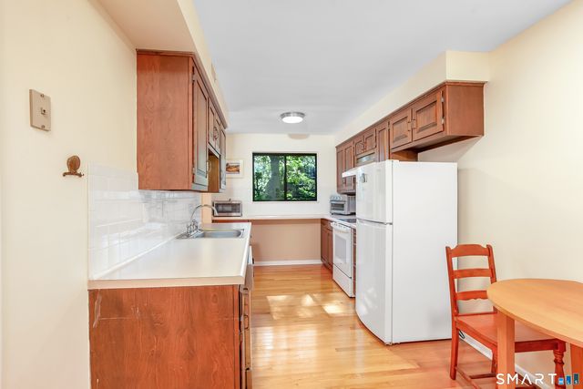 31 Harbour Village C, Branford, CT 06405
