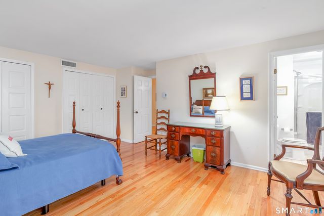 31 Harbour Village C, Branford, CT 06405