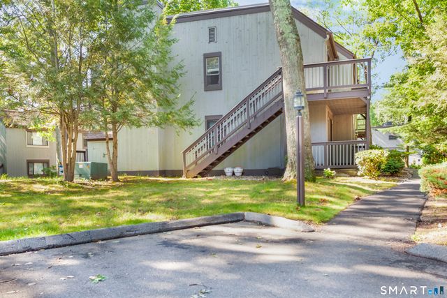 31 Harbour Village C, Branford, CT 06405