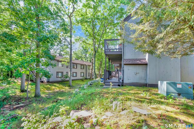 31 Harbour Village C, Branford, CT 06405