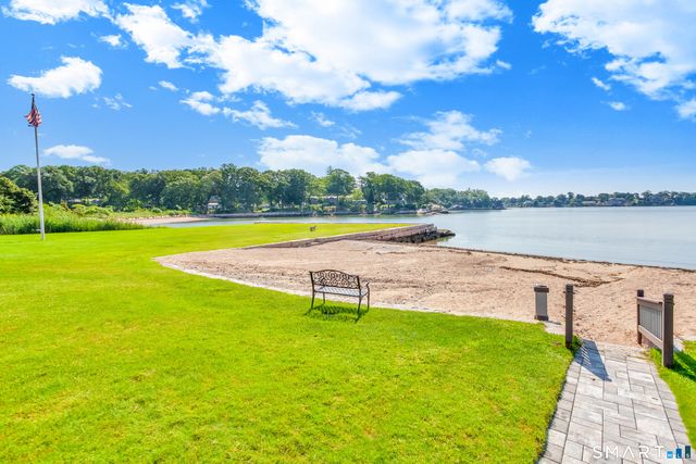 31 Harbour Village C, Branford, CT 06405