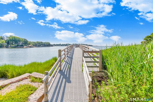 31 Harbour Village C, Branford, CT 06405