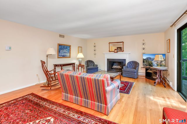 31 Harbour Village C, Branford, CT 06405