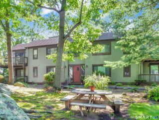 31 Harbour Village C, Branford, CT 06405
