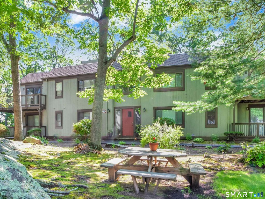 31 Harbour Village C, Branford, CT 06405