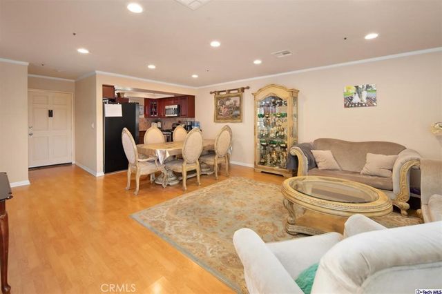 1247 E Wilson Avenue E 9, Glendale, CA 91206
