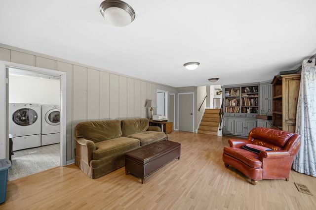 34 Londonderry Lane, Lincolnshire, IL 60069