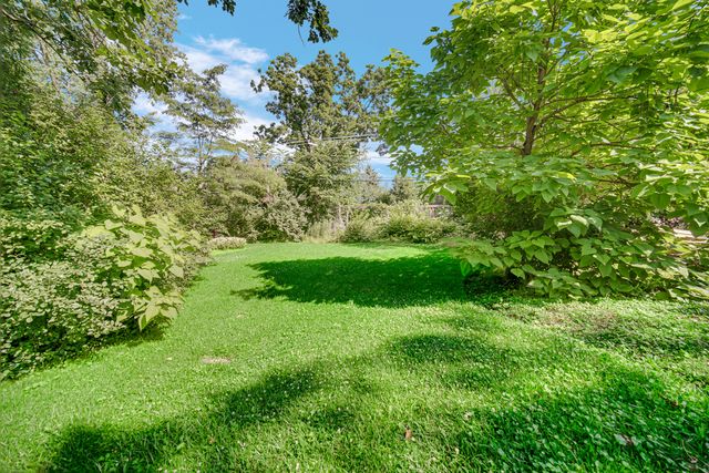 34 Londonderry Lane, Lincolnshire, IL 60069