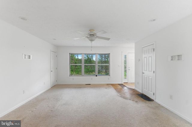 175 ROONEY RD, Hedgesville, WV 25427