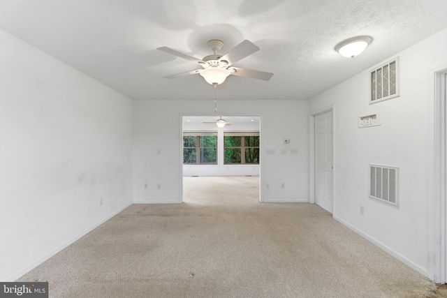 175 ROONEY RD, Hedgesville, WV 25427